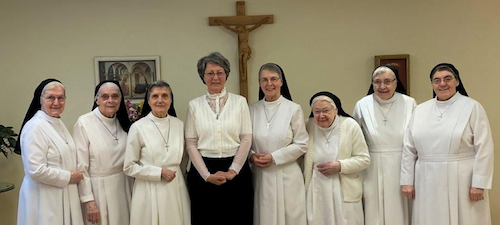 Sylvie  Gélinas entre au noviciat (Monastère Saint-Augustin)