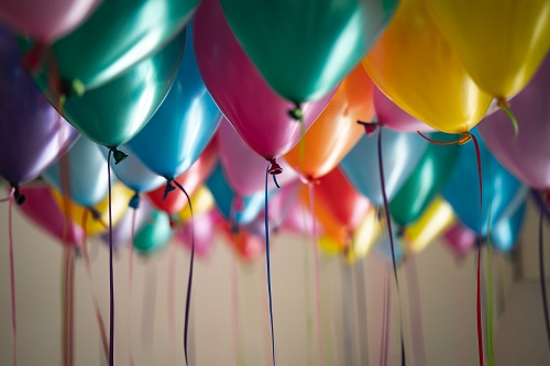 Anniversaire_Ballons_Adi-Goldstein_Unsplash.jpg