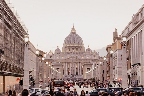 Sœur Simona Brambilla devient la première femme préfète au Vatican