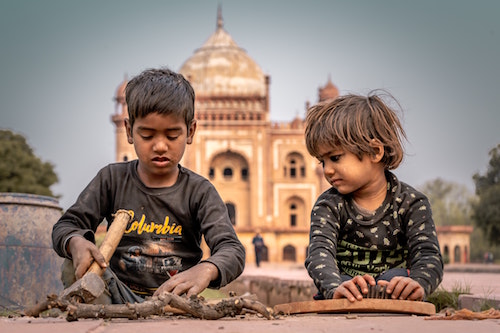 enfants-pauvres_Atul-Pandey_Unsplash.jpg